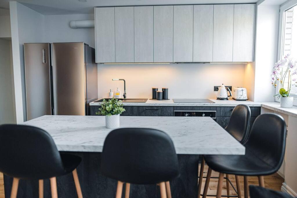 New Luxury 3Br Apartment In Old Town, Free Parking Haapsalu Eksteriør billede