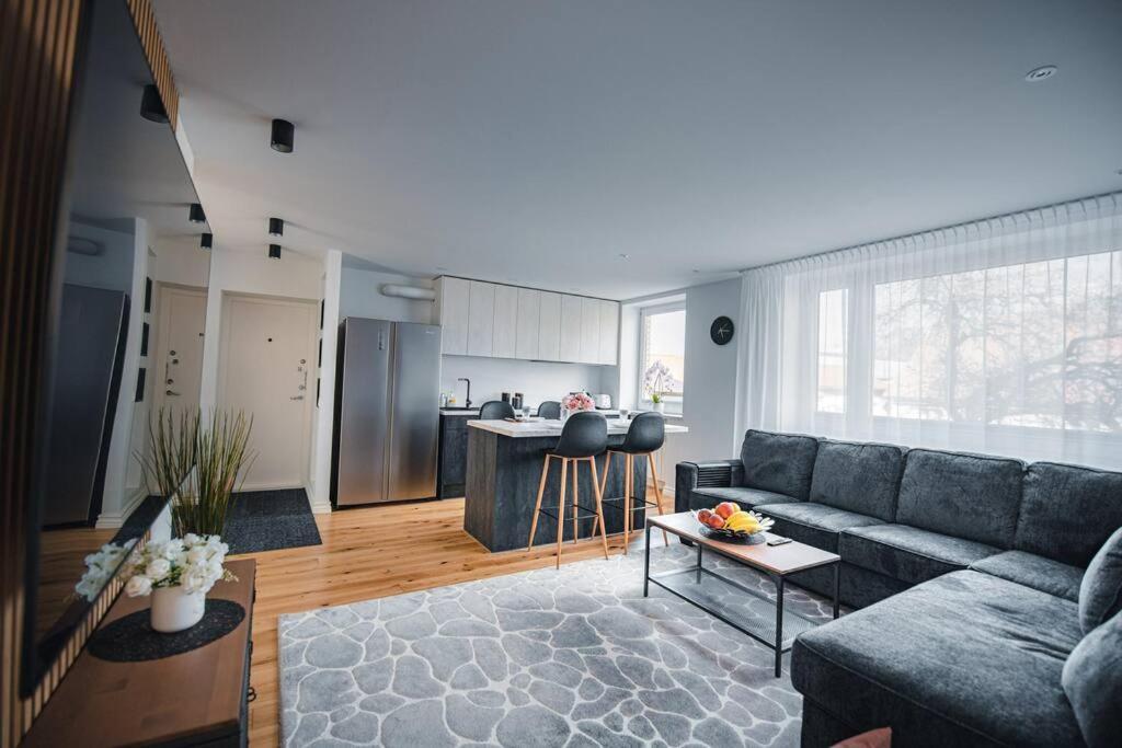 New Luxury 3Br Apartment In Old Town, Free Parking Haapsalu Eksteriør billede