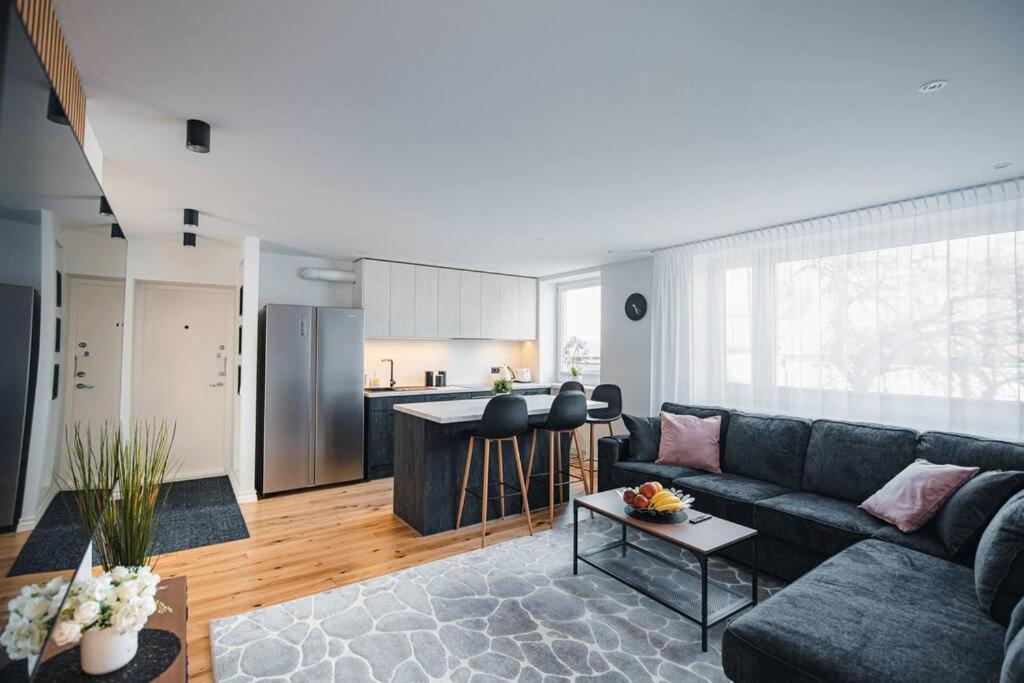 New Luxury 3Br Apartment In Old Town, Free Parking Haapsalu Eksteriør billede