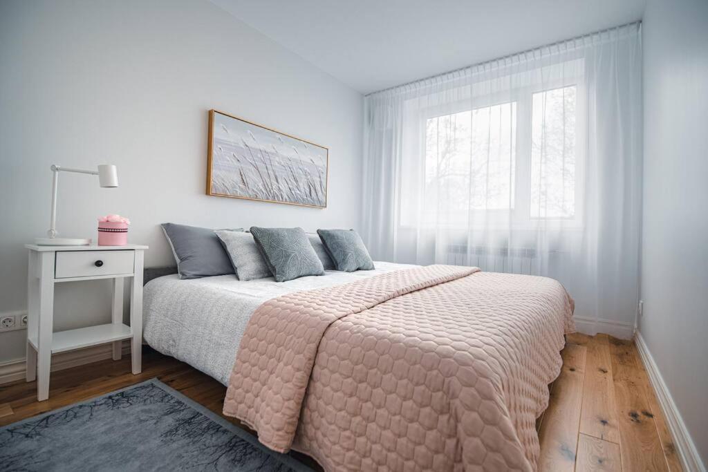 New Luxury 3Br Apartment In Old Town, Free Parking Haapsalu Eksteriør billede