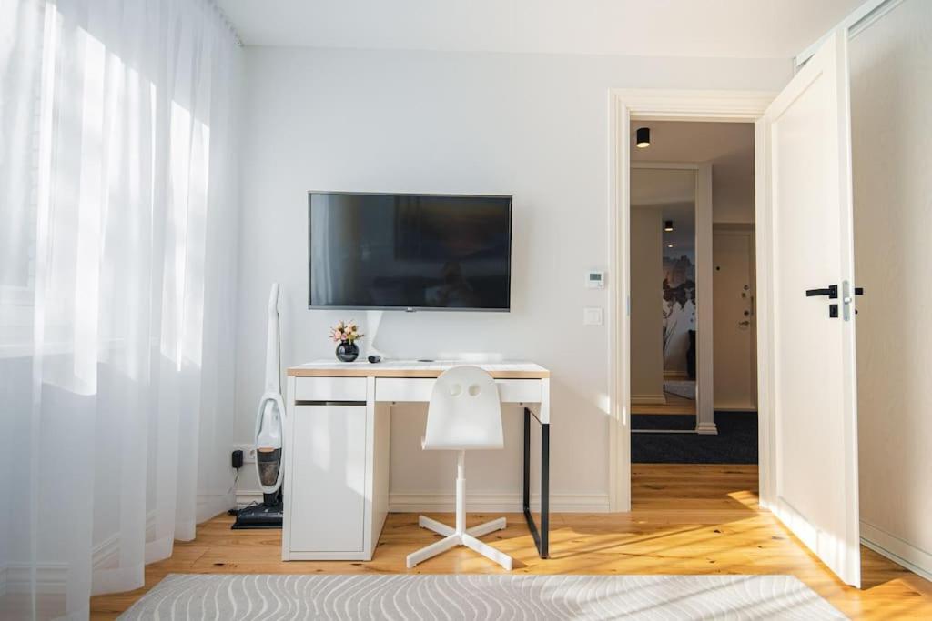 New Luxury 3Br Apartment In Old Town, Free Parking Haapsalu Eksteriør billede