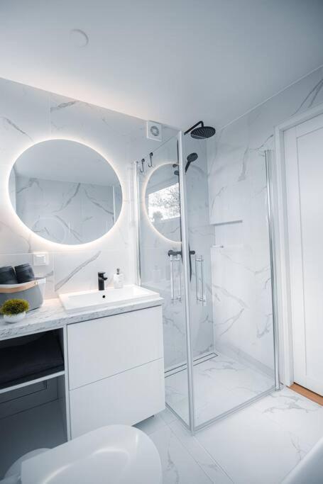 New Luxury 3Br Apartment In Old Town, Free Parking Haapsalu Eksteriør billede